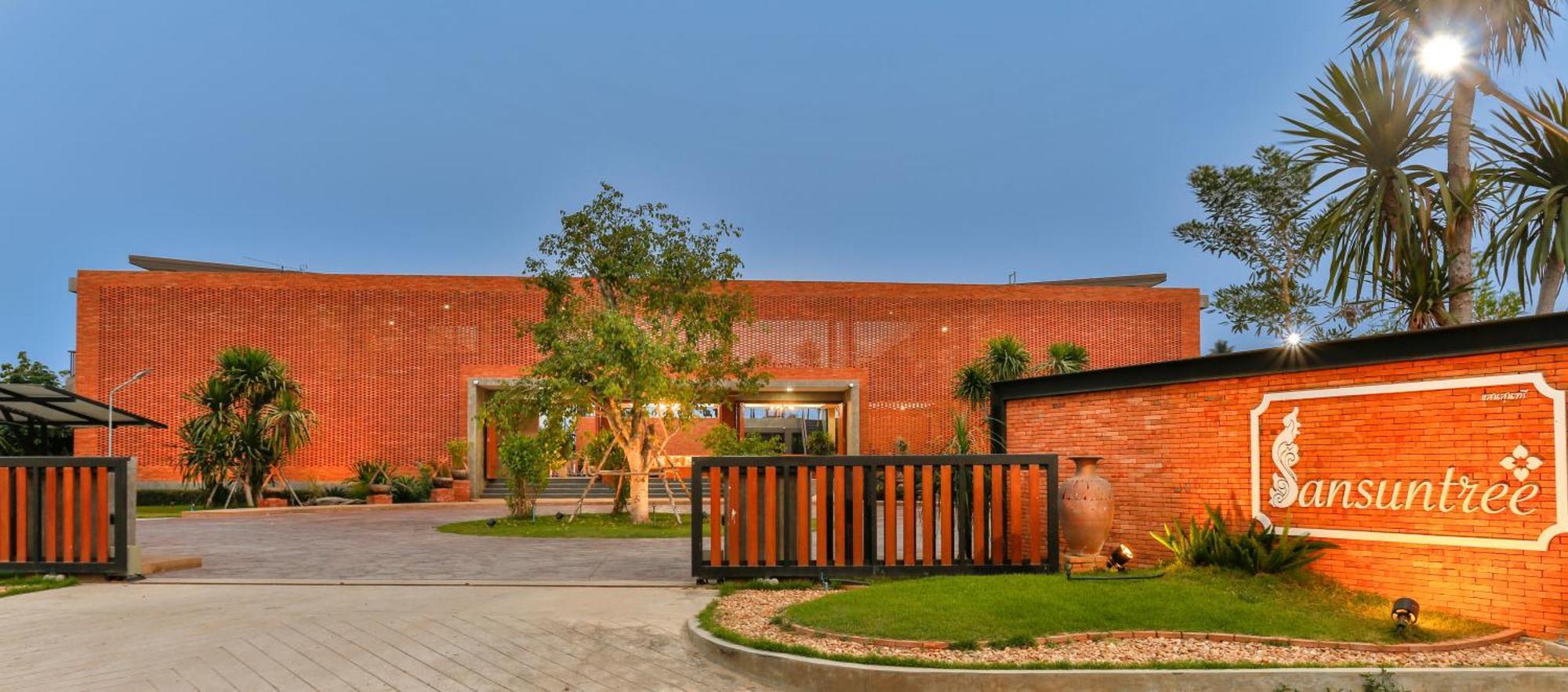 Sansuntree Hotel Lamphun Exterior photo